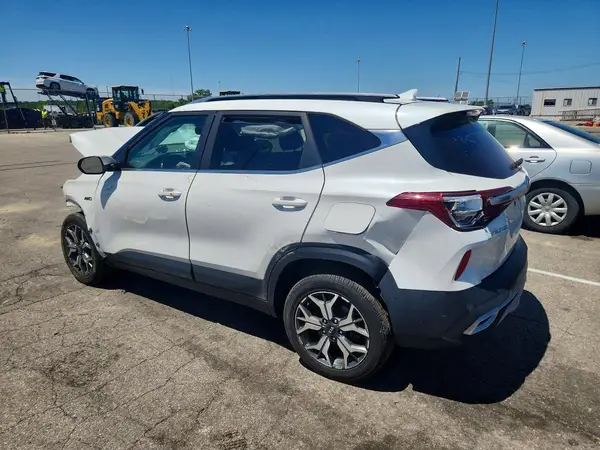 KNDERCAA1M7068390 2021 KIA SELTOS - Image 2