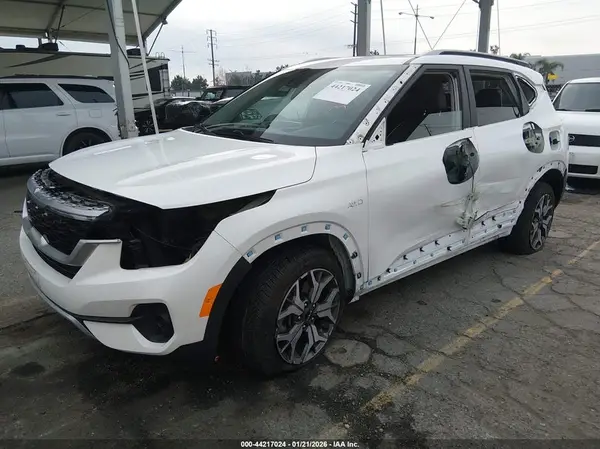 KNDERCAA1N7266372 2022 KIA SELTOS - Image 2