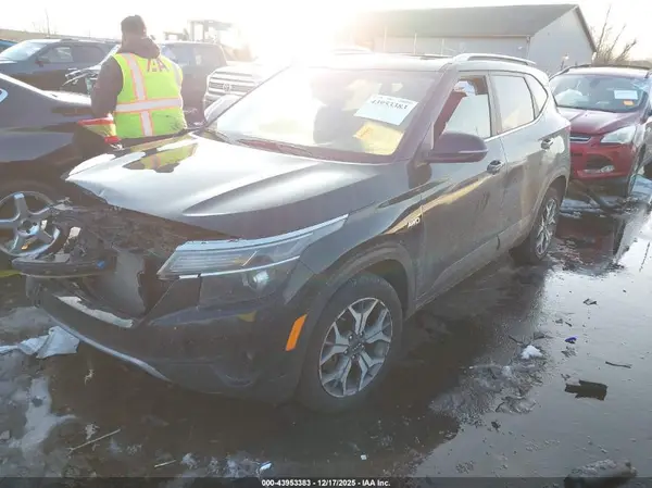 KNDERCAA1N7282605 2022 KIA SELTOS - Image 2