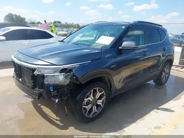KNDERCAA2M7207667 2021 KIA SELTOS - Image 2