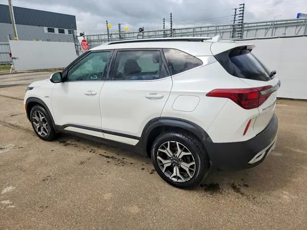 KNDERCAA3M7071422 2021 KIA SELTOS - Image 2