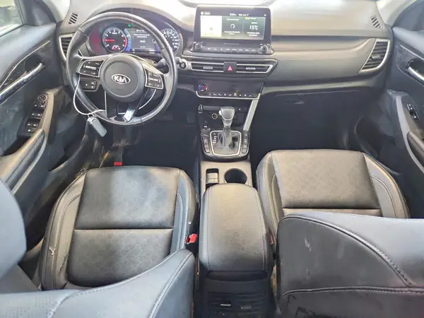KNDERCAA3M7071422 2021 KIA SELTOS - Image 8