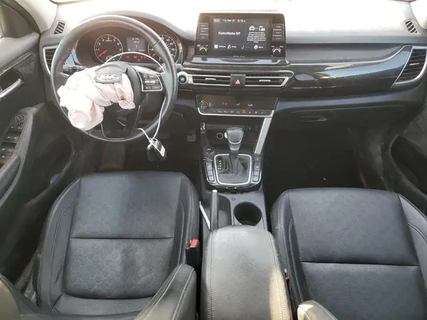 KNDERCAA3M7072747 2021 KIA SELTOS - Image 8