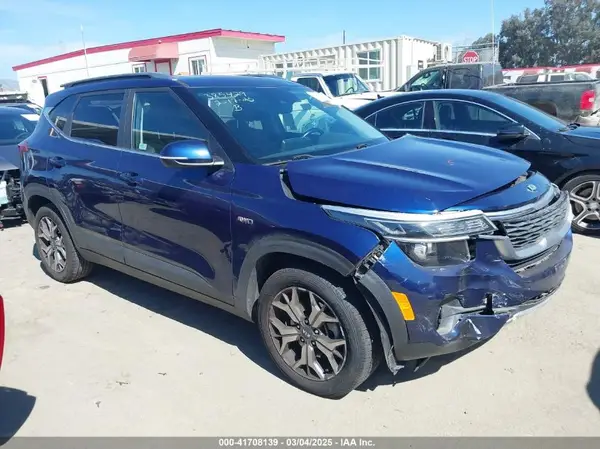 KNDERCAA3M7076667 2021 KIA SELTOS - Image 1