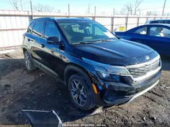 KNDERCAA3M7105522 2021 KIA SELTOS