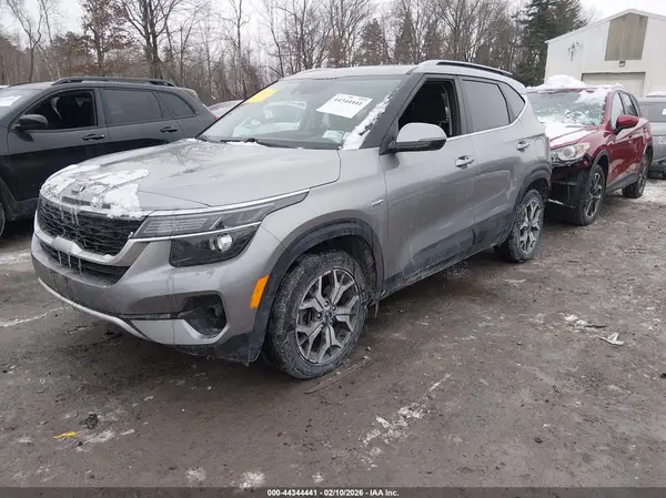 KNDERCAA3M7166238 2021 KIA SELTOS - Image 2