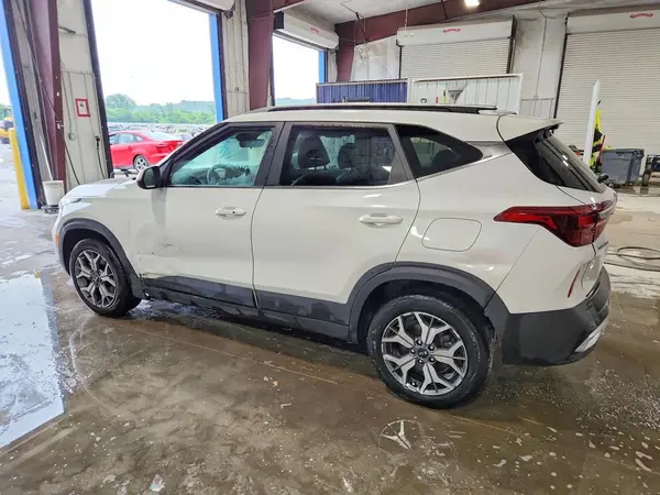 KNDERCAA3M7167227 2021 KIA SELTOS - Image 2