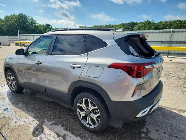KNDERCAA3M7168023 2021 KIA SELTOS - Image 2