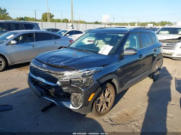 KNDERCAA3M7168488 2021 KIA SELTOS - Image 2