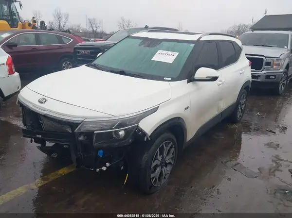 KNDERCAA3M7181127 2021 KIA SELTOS - Image 2