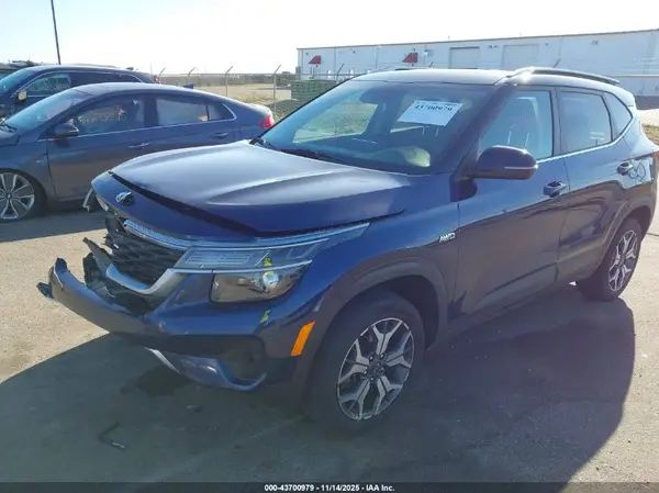 KNDERCAA4M7095986 2021 KIA SELTOS - Image 2