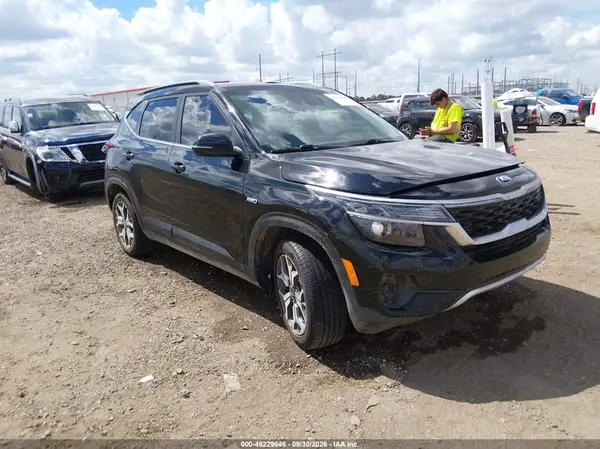 KNDERCAA4M7127870 2021 KIA SELTOS - Image 1