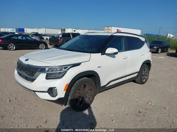 KNDERCAA4M7160044 2021 KIA SELTOS - Image 2