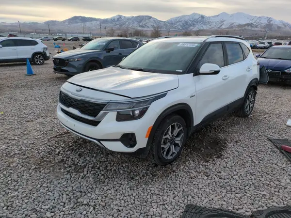 KNDERCAA4M7166135 2021 KIA SELTOS - Image 1