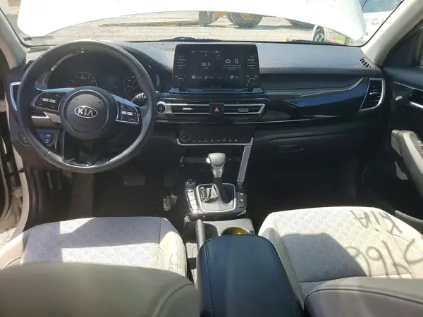 KNDERCAA4M7175370 2021 KIA SELTOS - Image 8