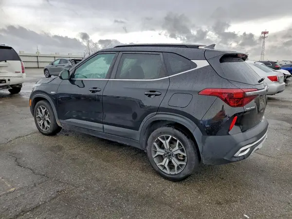 KNDERCAA5M7073530 2021 KIA SELTOS - Image 2