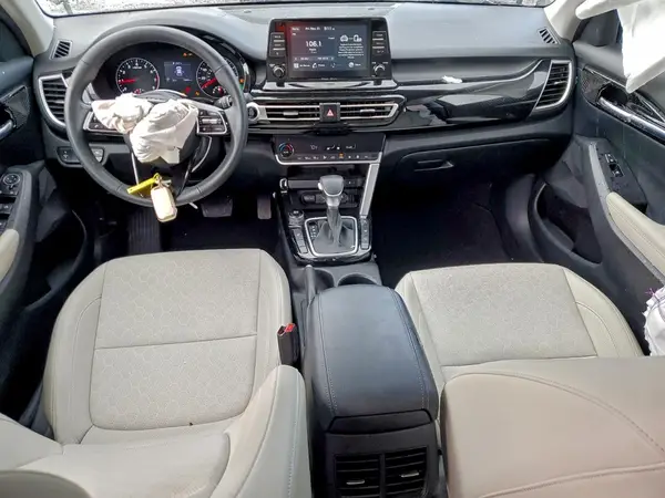 KNDERCAA5M7073530 2021 KIA SELTOS - Image 8