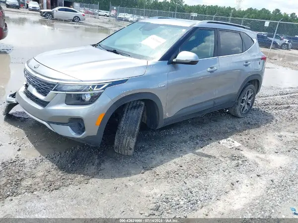 KNDERCAA5M7077626 2021 KIA SELTOS - Image 2