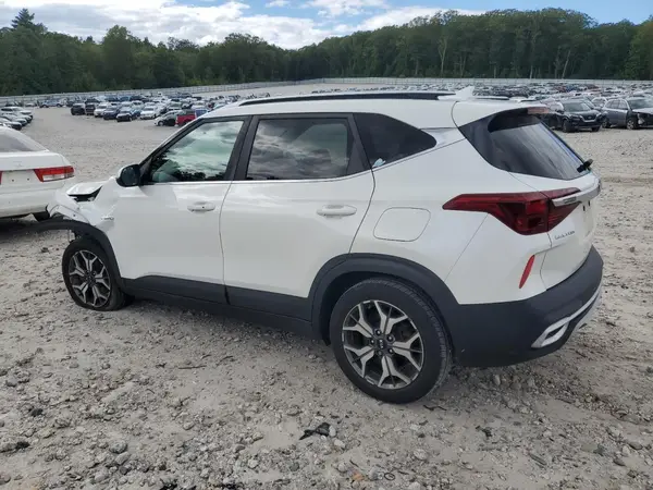 KNDERCAA5M7078596 2021 KIA SELTOS - Image 2