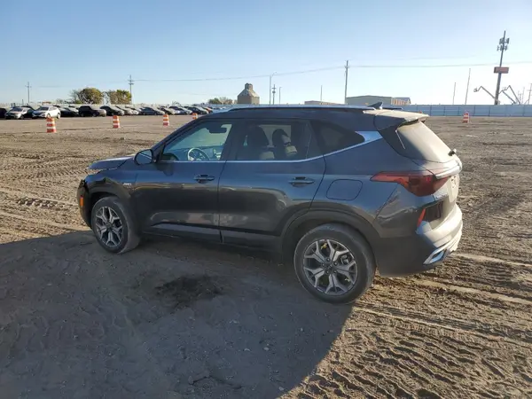KNDERCAA5M7098167 2021 KIA SELTOS - Image 2