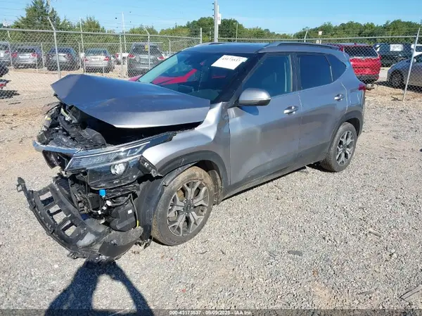 KNDERCAA5M7136996 2021 KIA SELTOS - Image 2