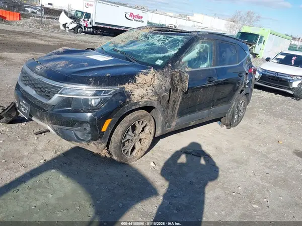 KNDERCAA5M7152308 2021 KIA SELTOS - Image 2