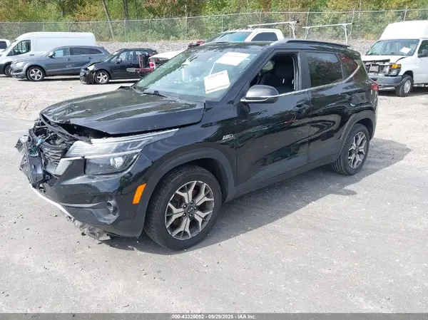 KNDERCAA5M7153393 2021 KIA SELTOS - Image 2