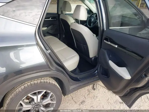 KNDERCAA5M7156326 2021 KIA SELTOS - Image 8