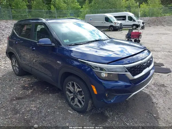 KNDERCAA5N7256332 2022 KIA SELTOS - Image 1