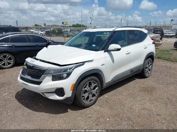 KNDERCAA5N7268030 2022 KIA SELTOS - Image 2