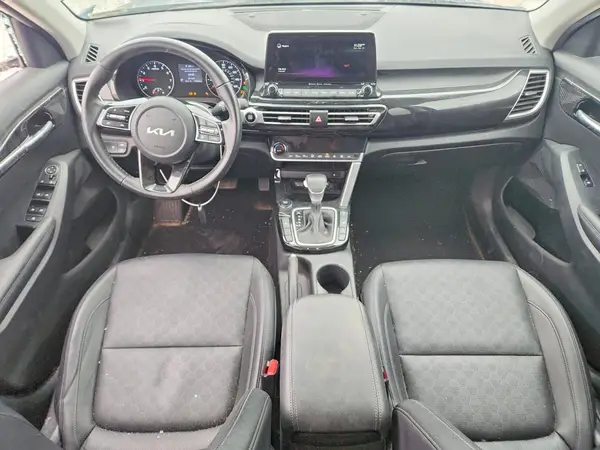 KNDERCAA5N7320384 2022 KIA SELTOS - Image 8