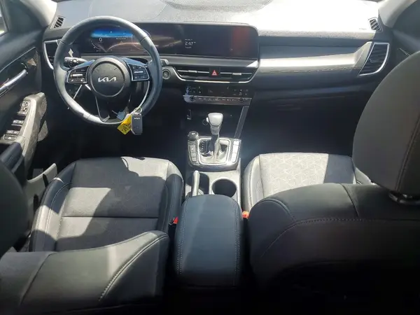KNDERCAA5S7671596 2025 KIA SELTOS - Image 8