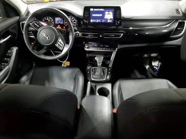 KNDERCAA6M7119303 2021 KIA SELTOS - Image 8