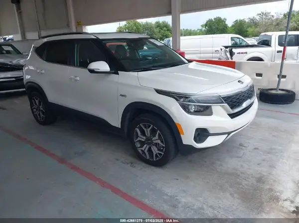 KNDERCAA6M7122525 2021 KIA SELTOS - Image 1