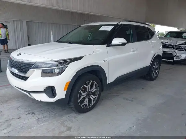 KNDERCAA6M7122525 2021 KIA SELTOS - Image 2