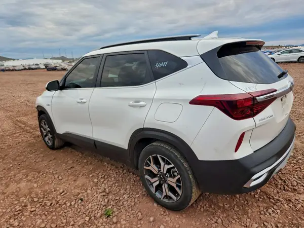 KNDERCAA6M7142998 2021 KIA SELTOS - Image 2