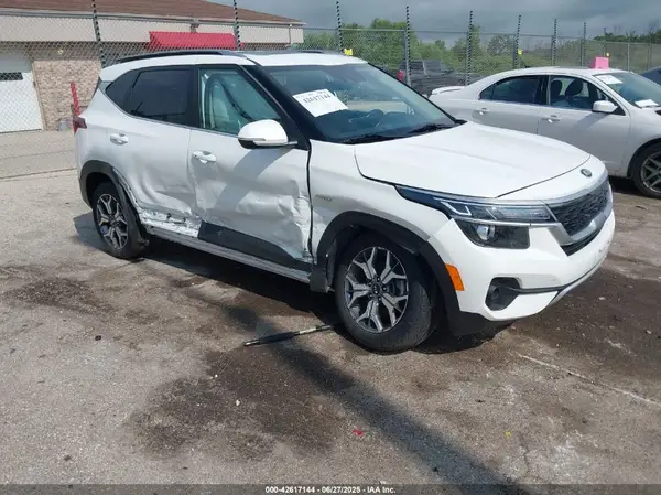 KNDERCAA6M7165164 2021 KIA SELTOS - Image 1
