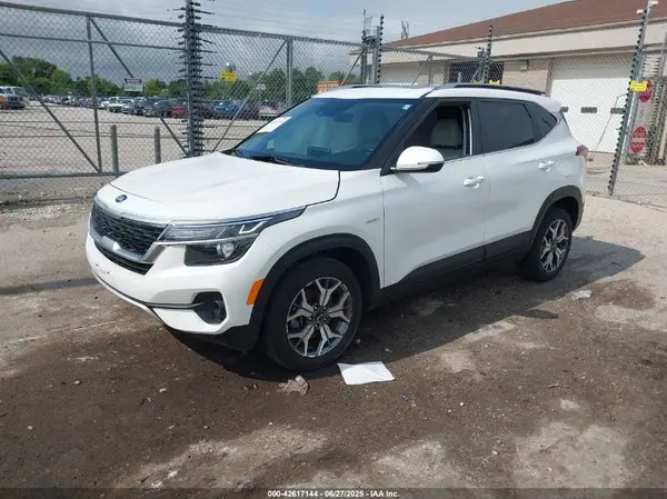 KNDERCAA6M7165164 2021 KIA SELTOS - Image 2