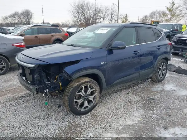 KNDERCAA7M7043722 2021 KIA SELTOS - Image 2