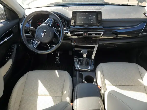 KNDERCAA7M7053392 2021 KIA SELTOS - Image 8