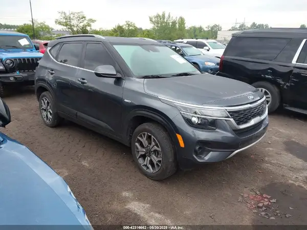 KNDERCAA7M7078485 2021 KIA SELTOS - Image 1
