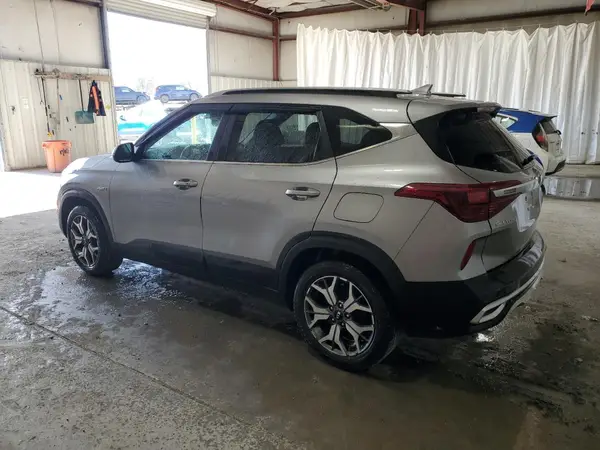 KNDERCAA7M7120718 2021 KIA SELTOS - Image 2