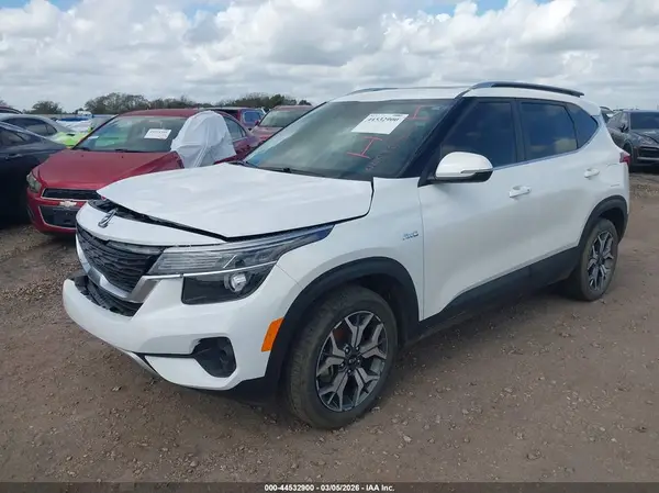 KNDERCAA7M7138765 2021 KIA SELTOS - Image 2