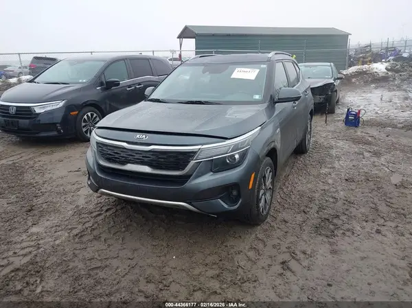 KNDERCAA7M7184726 2021 KIA SELTOS - Image 2
