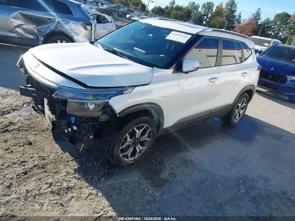 KNDERCAA7M7196021 2021 KIA SELTOS - Image 2