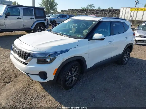 KNDERCAA7N7245090 2022 KIA SELTOS - Image 2