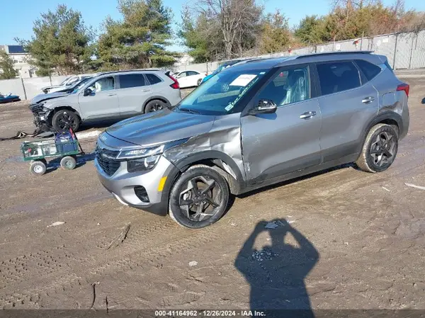 KNDERCAA7R7649867 2024 KIA SELTOS - Image 2