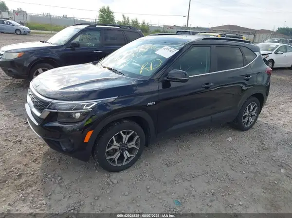 KNDERCAA8M7114846 2021 KIA SELTOS - Image 2