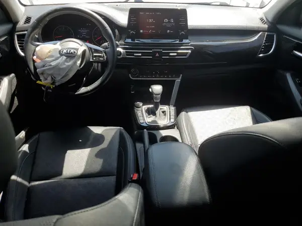 KNDERCAA8M7166381 2021 KIA SELTOS - Image 8