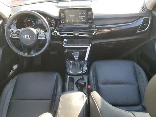 KNDERCAA9M7065642 2021 KIA SELTOS - Image 8